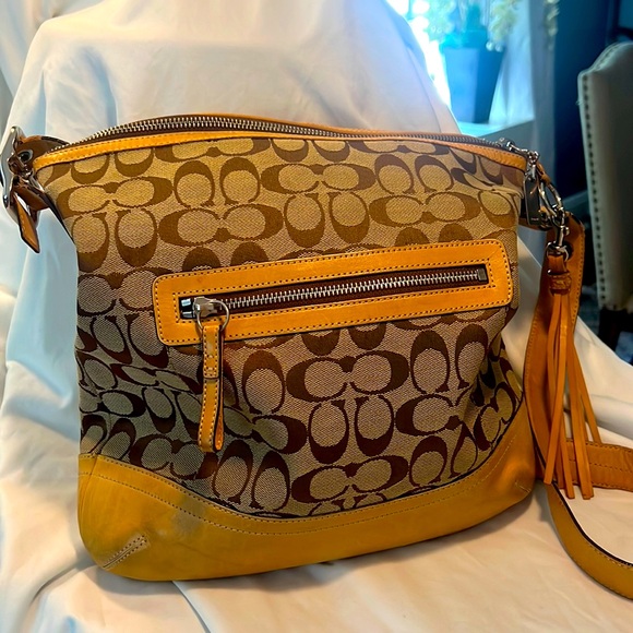 Coach Handbags - Vintage Coach Crossbody bag.